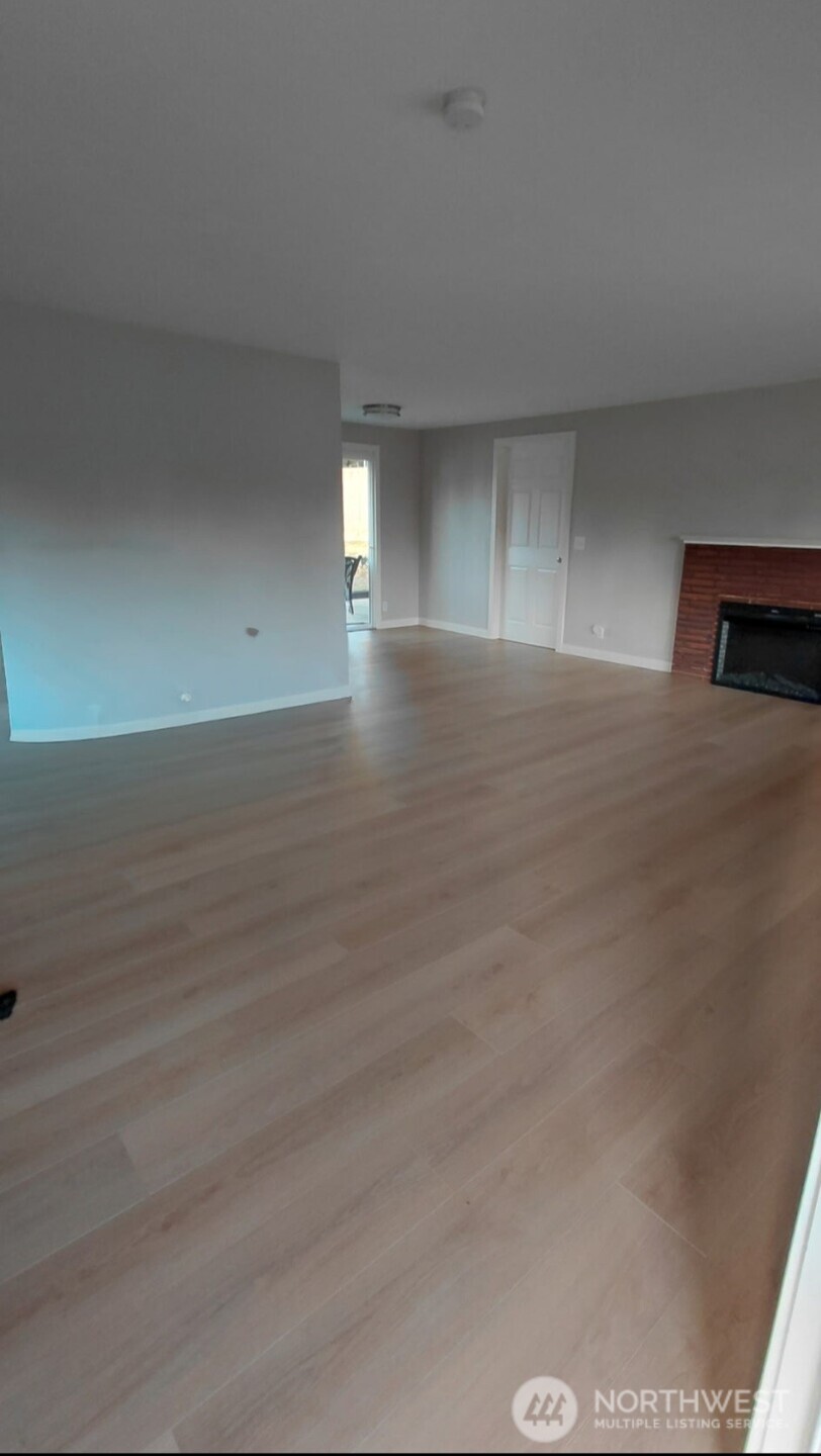 613 South 318th Place Federal Way, WA 98003 - Photo 2 of 17 a view of empty room