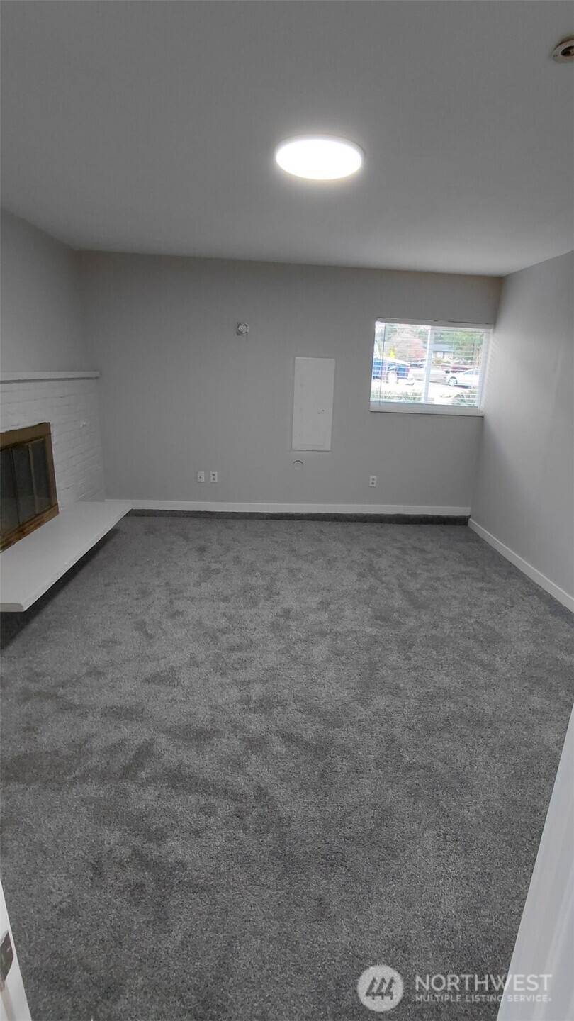 613 South 318th Place Federal Way, WA 98003 - Photo 7 of 17 a view of an empty room and a window