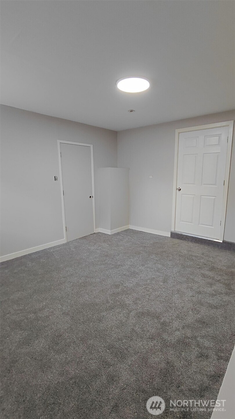 613 South 318th Place Federal Way, WA 98003 - Photo 8 of 17 a view of an empty room