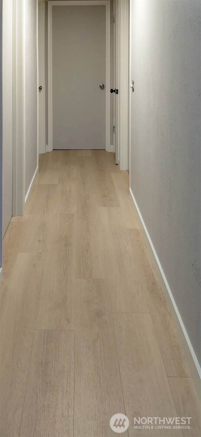 613 South 318th Place Federal Way, WA 98003 - Photo 9 of 17 a view of a small space