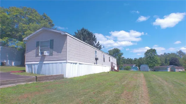 a view of a house with a yard