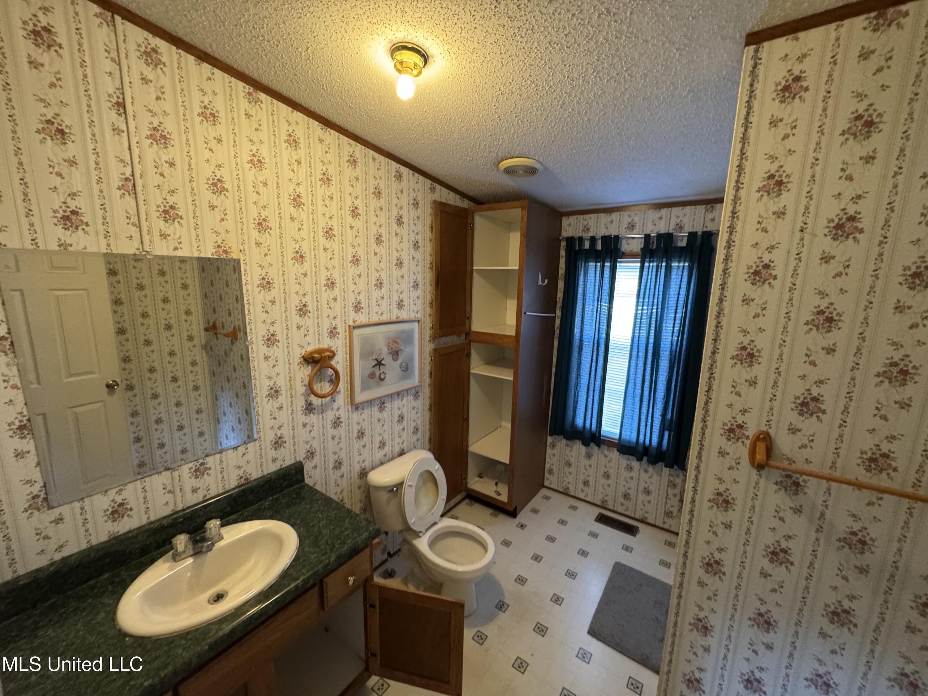 2041 King Road Southaven, MS 38672 - Photo 17 of 22 IMG_4256