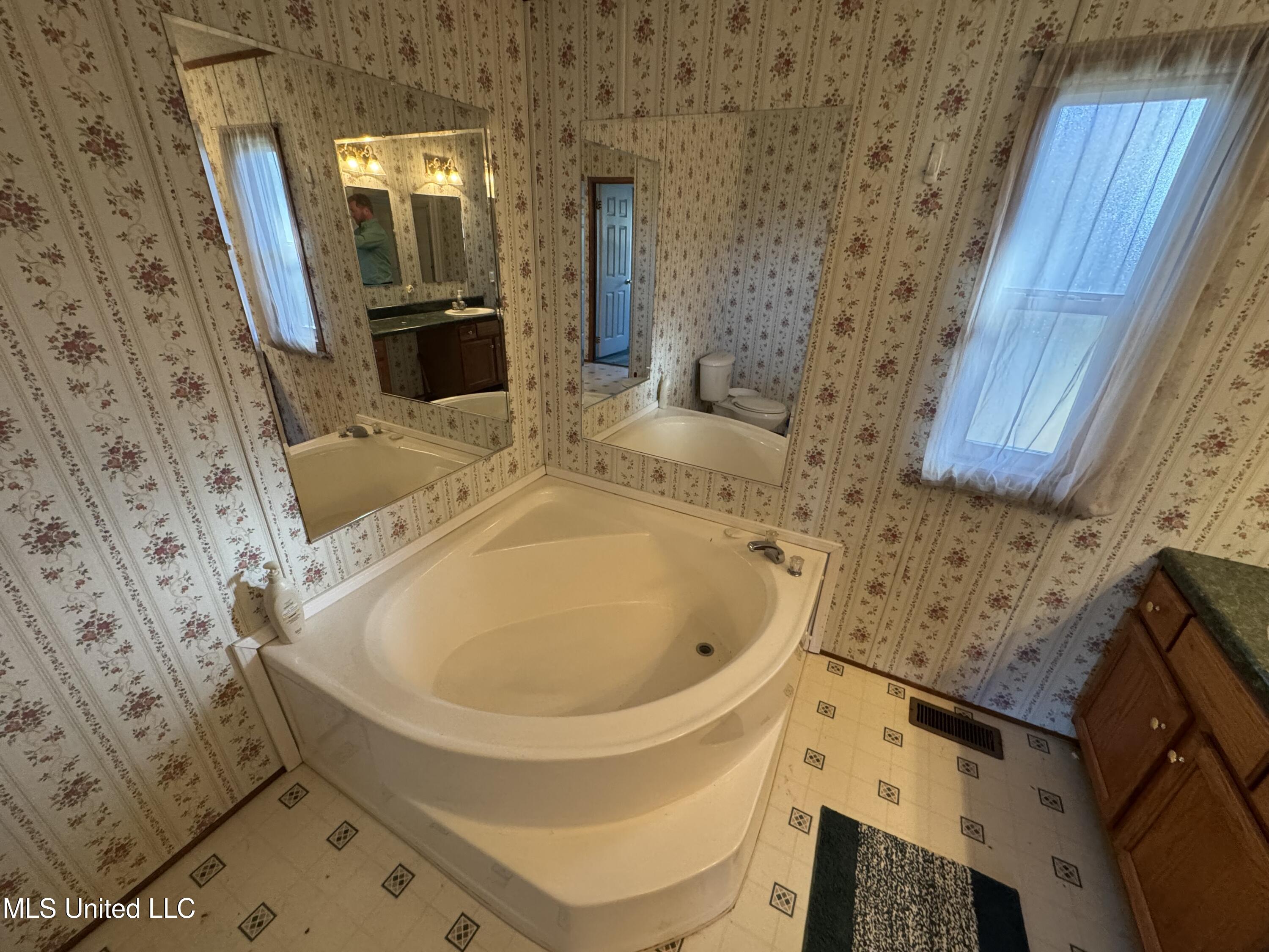 2041 King Road Southaven, MS 38672 - Photo 8 of 22 IMG_4243