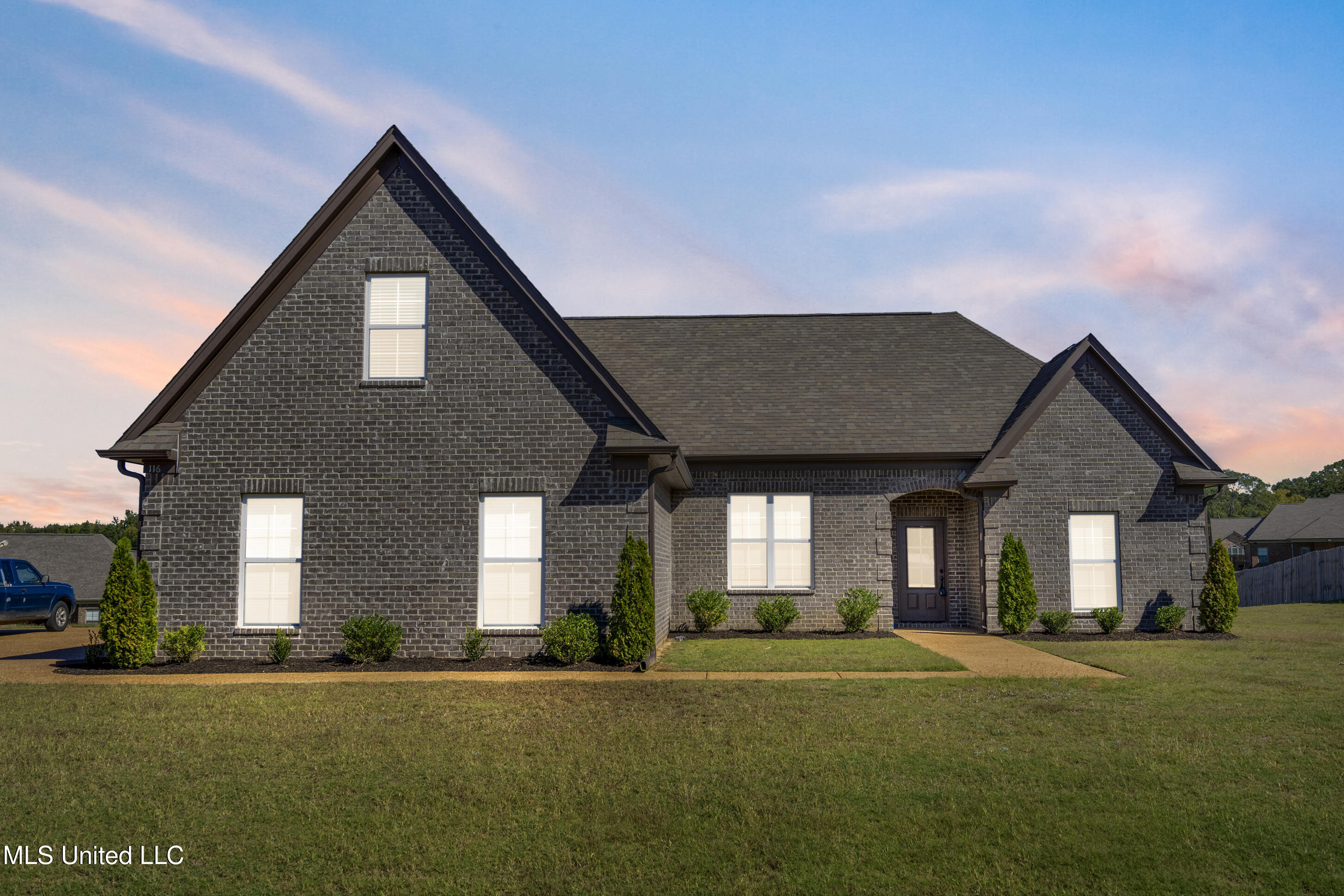116 Honor Cove Senatobia, MS 38668 - Photo 2 of 31 1__dsc5591_dte