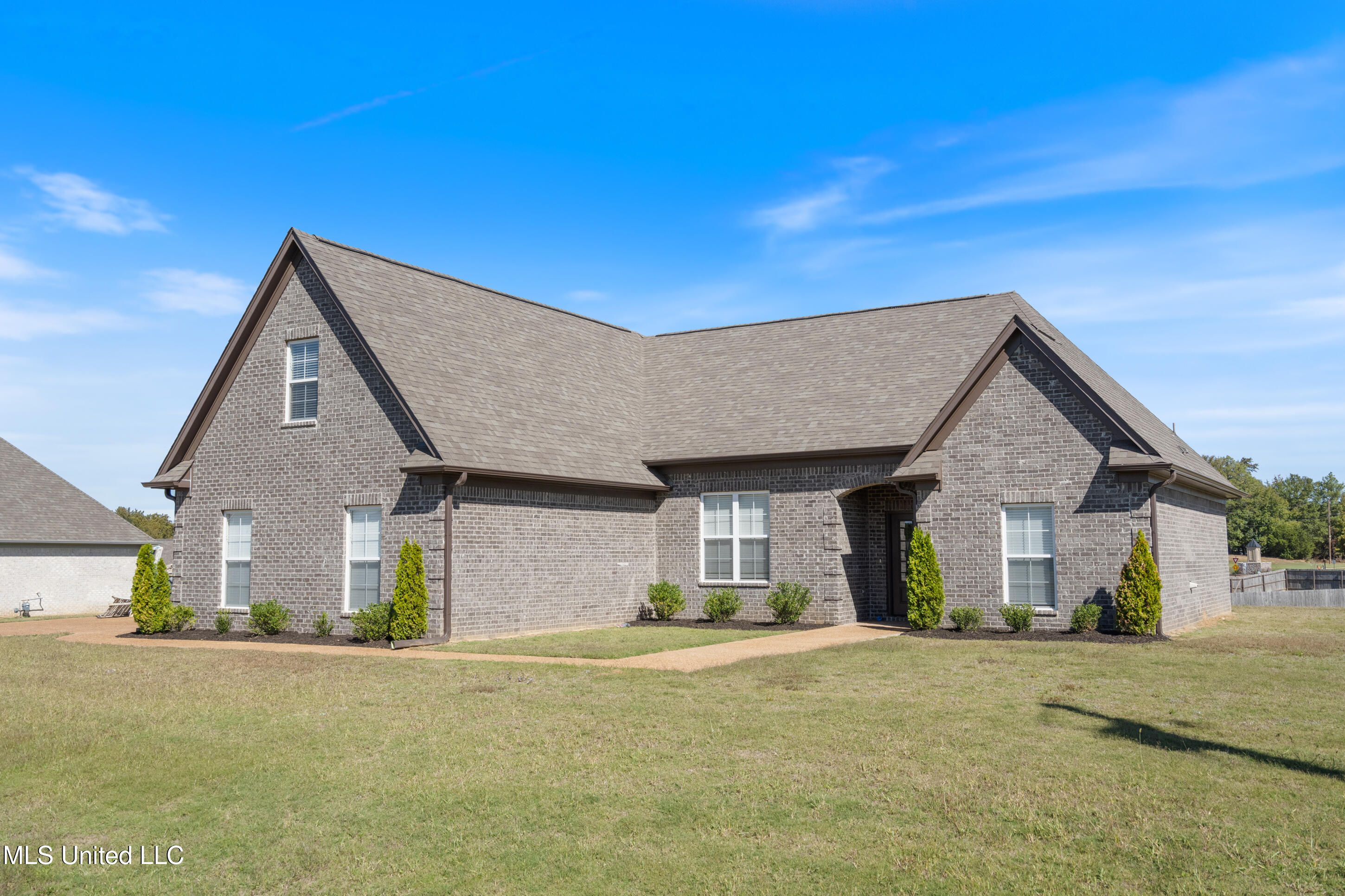 116 Honor Cove Senatobia, MS 38668 - Photo 3 of 31 3__dsc5594