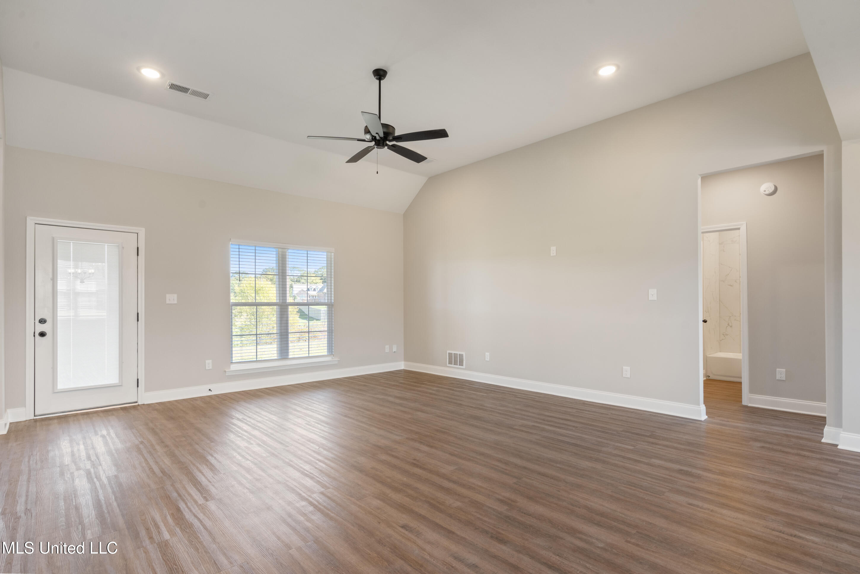 116 Honor Cove Senatobia, MS 38668 - Photo 8 of 31 8__dsc5534