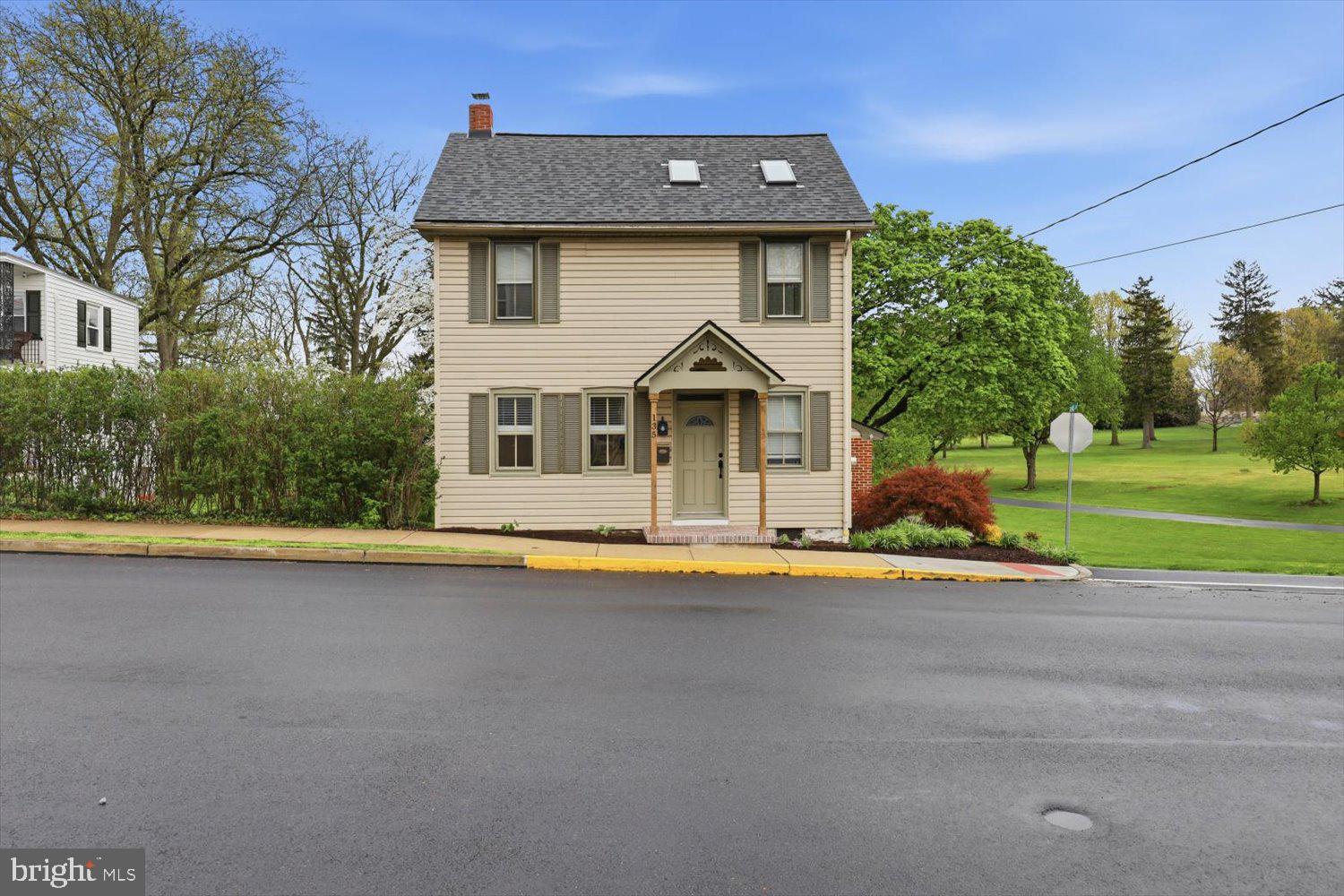135 South Cedar Street Lititz, PA 17543 - Photo 2 of 52