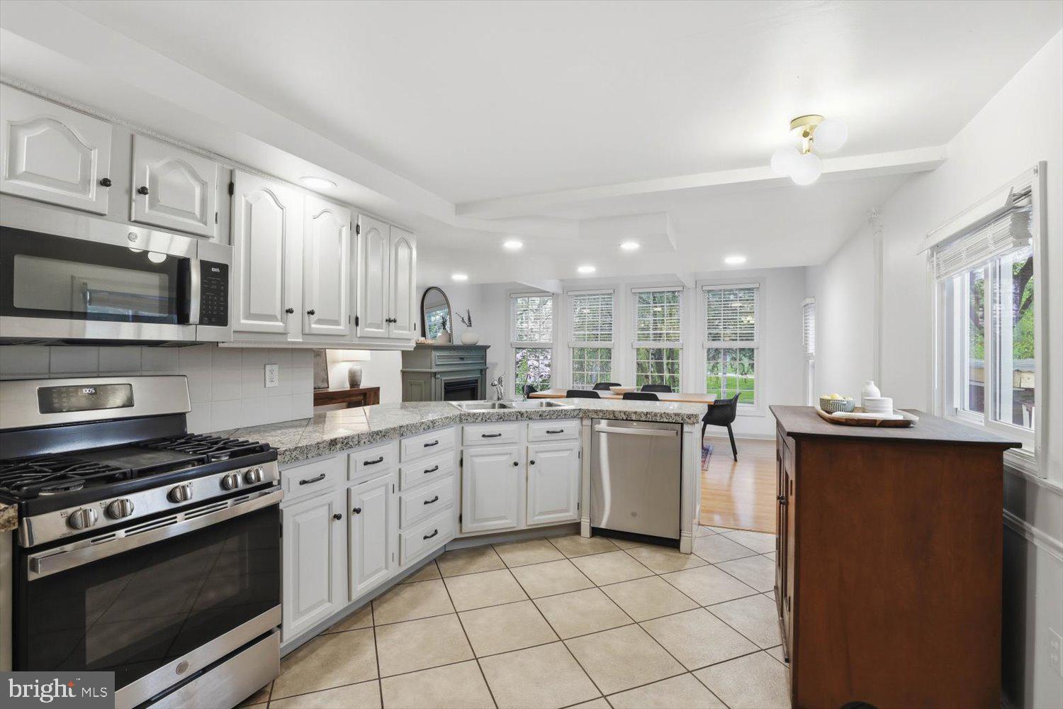 135 South Cedar Street Lititz, PA 17543 - Photo 3 of 52