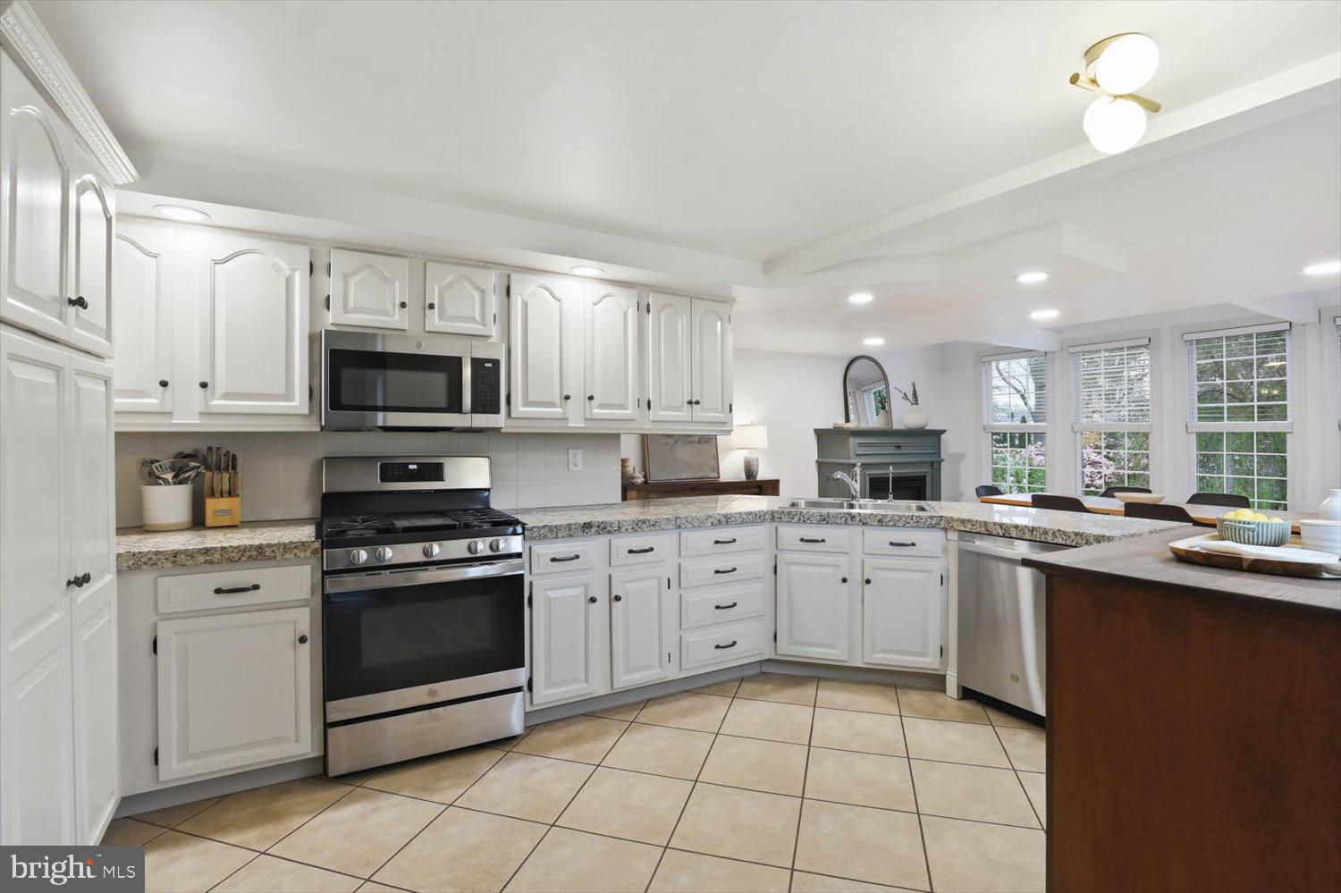 135 South Cedar Street Lititz, PA 17543 - Photo 4 of 52