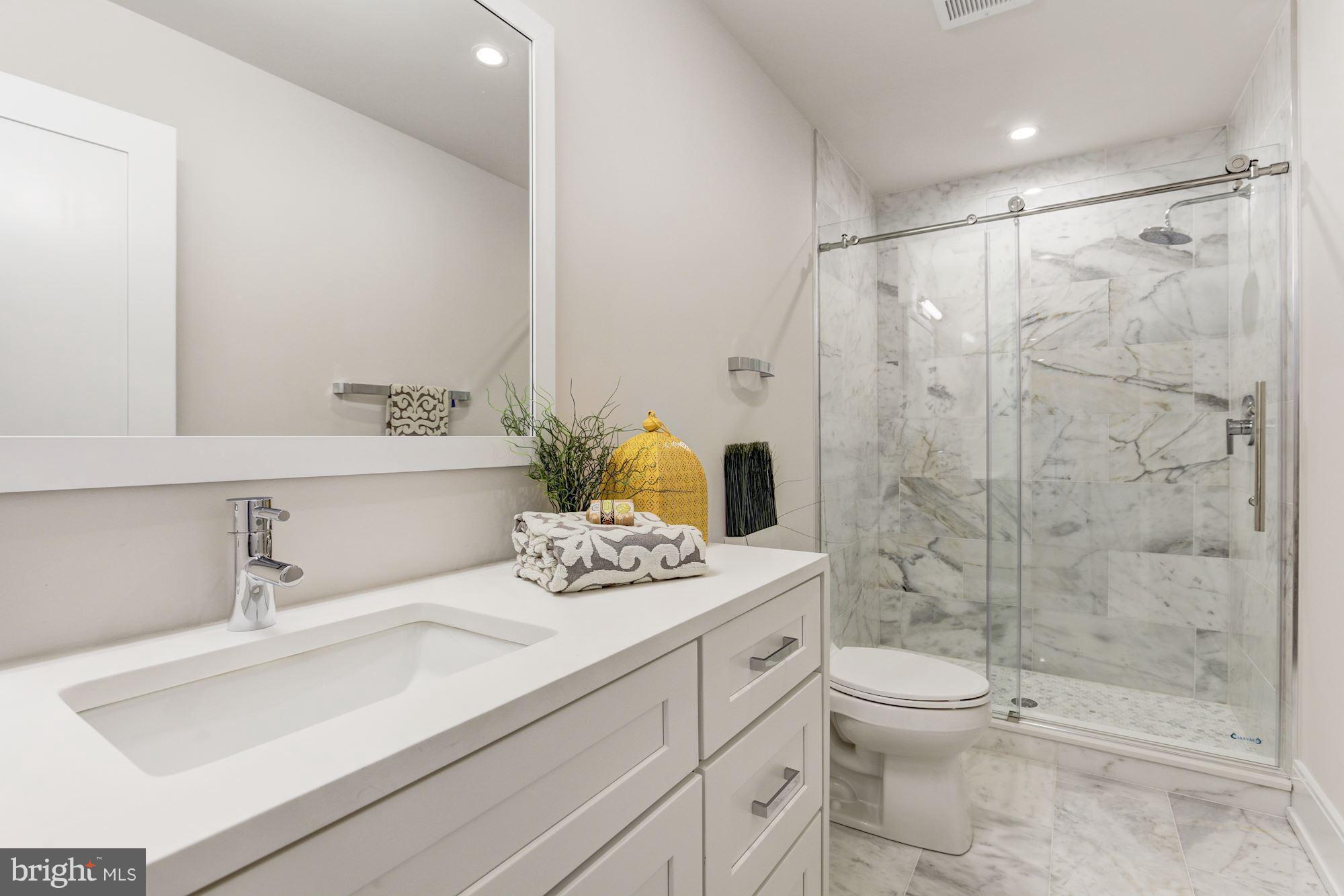 525 Park Road Northwest, Unit 303 Washington, DC 20010 - Photo 9 of 16 Owner's Bath - photo of similar unit