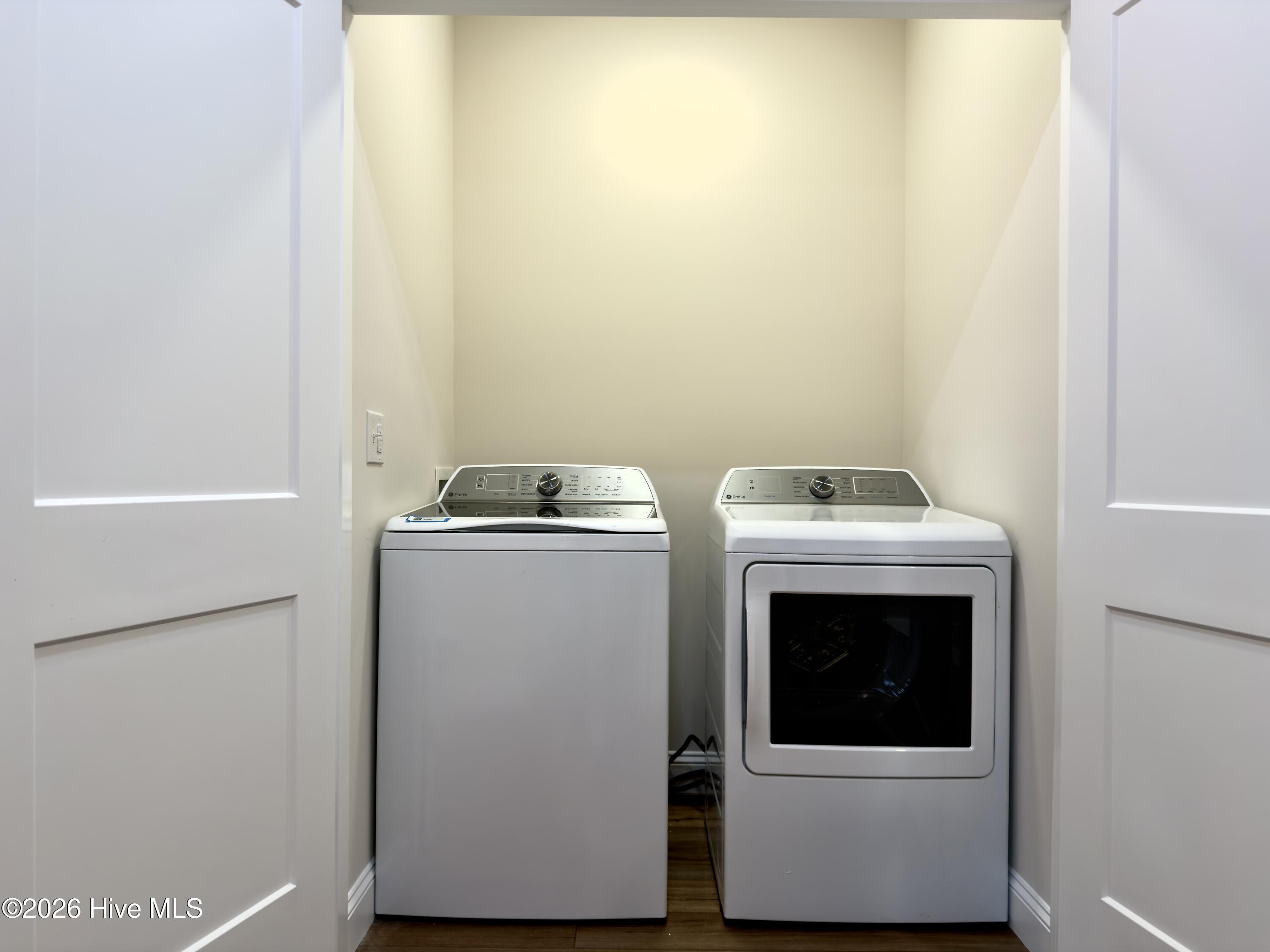 356 Drayton Road Southport, NC 28461 - Photo 16 of 31 Guest Bath Laundry