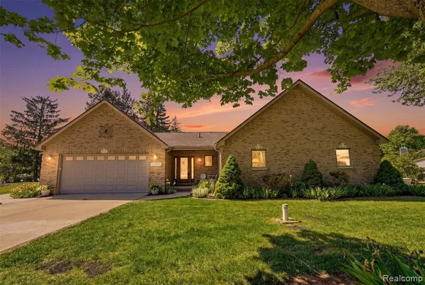 $999,995 | 7477 Ore Knob Drive, Fenton, MI 48430