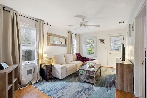 $325,000 | 250 Orange Place, Maitland, FL 32751
