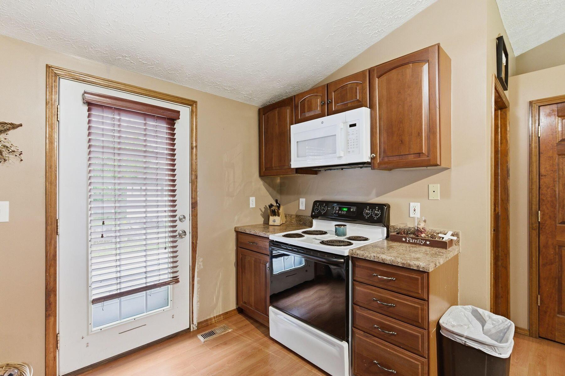 1691 Dyer Road Grove City, OH 43123 - Photo 30 of 108 kitchen
