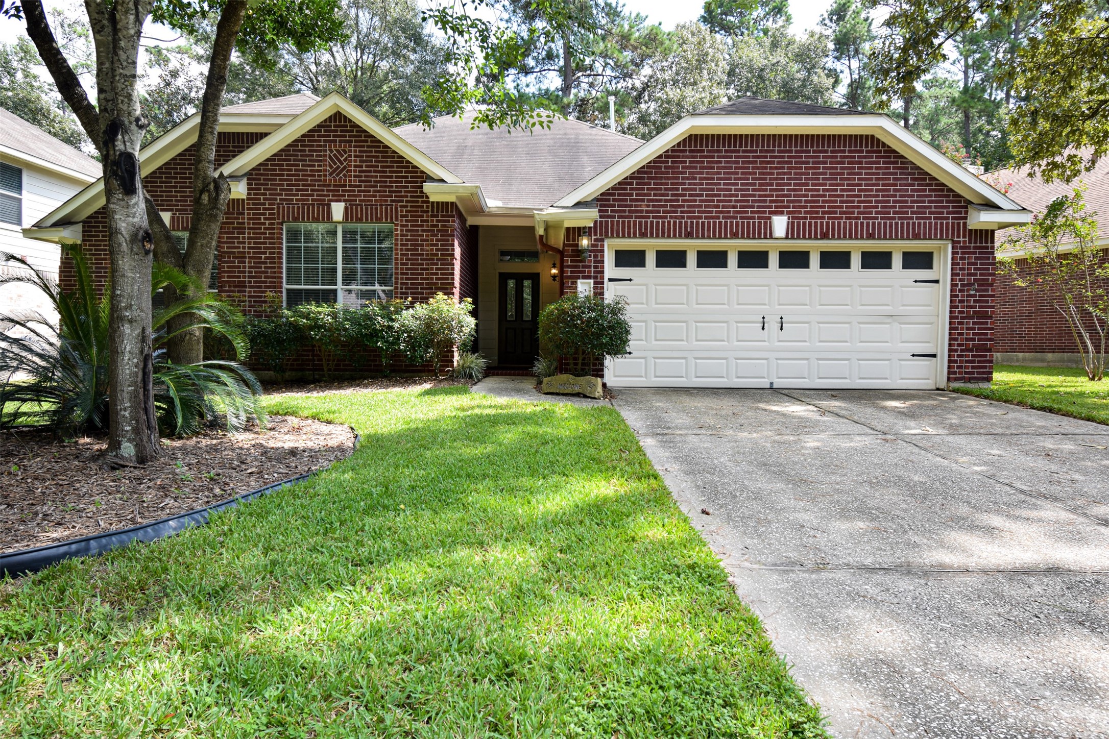 34 South Rambling Ridge Place Conroe, TX 77385 - Photo 4 of 50