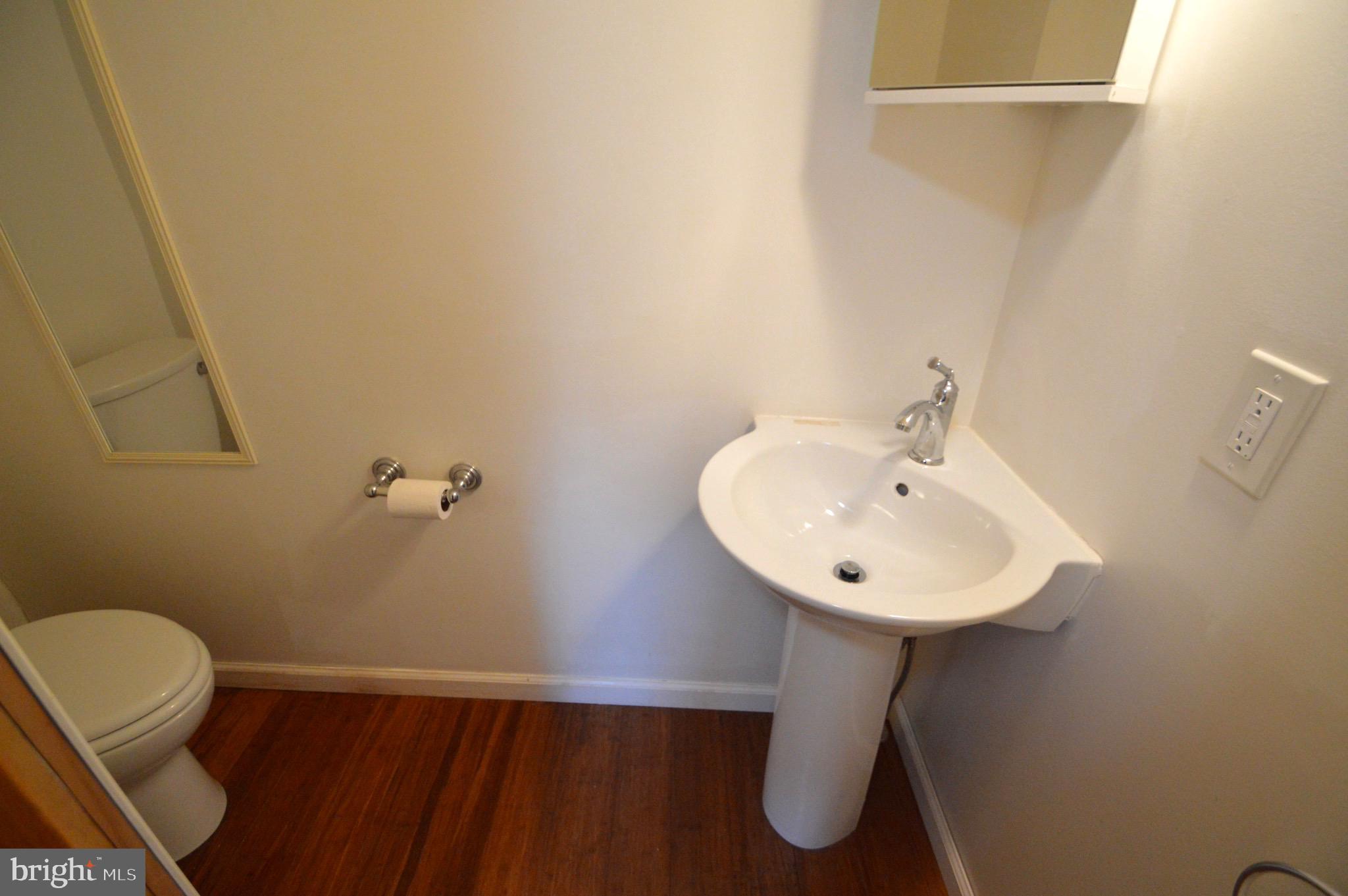 101 West Union Street Burlington, NJ 08016 - Photo 14 of 29 1/2 bath main floor