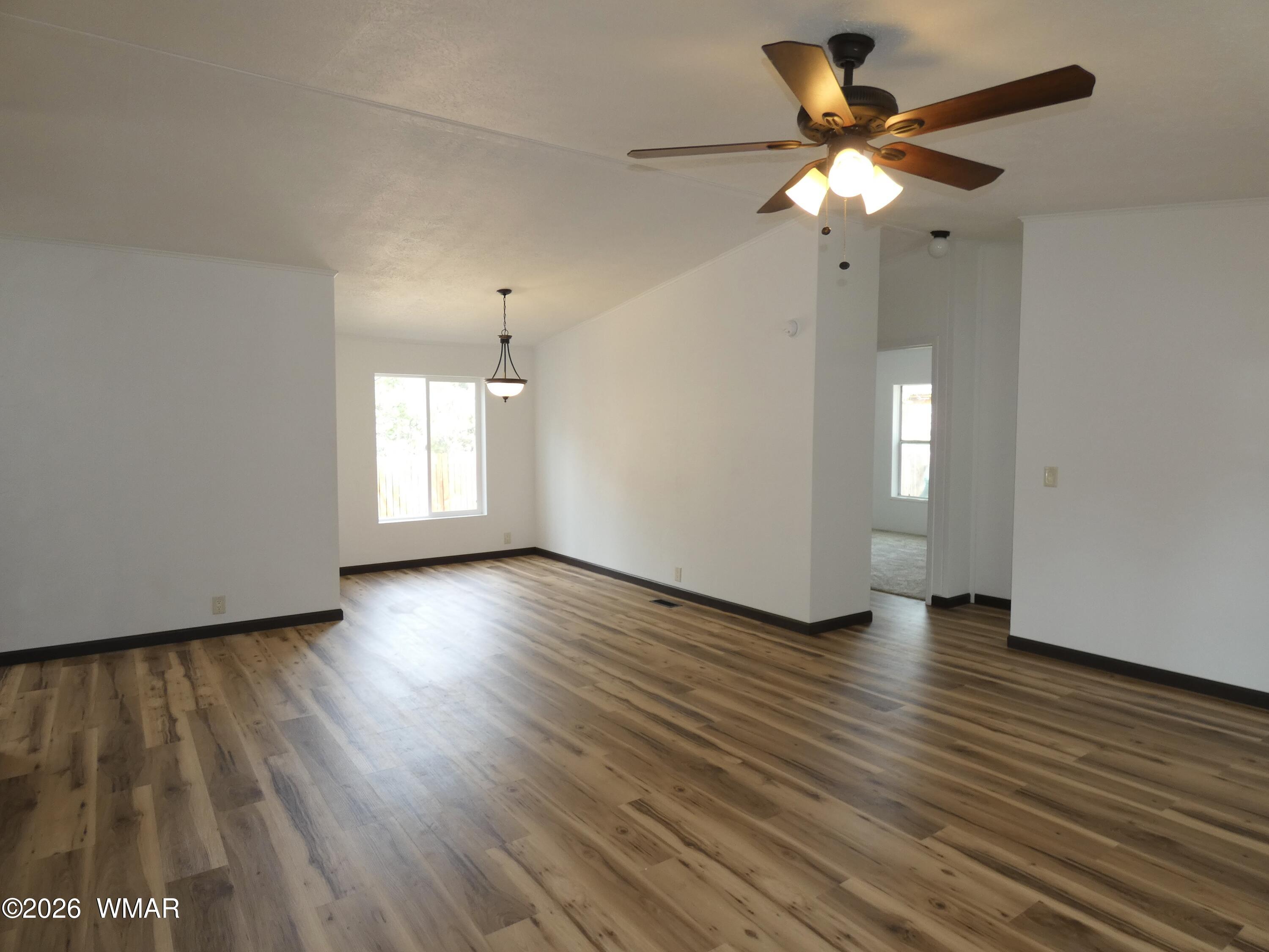 2260 West Park Valley Road Show Low, AZ 85901 - Photo 5 of 35 Living Room
