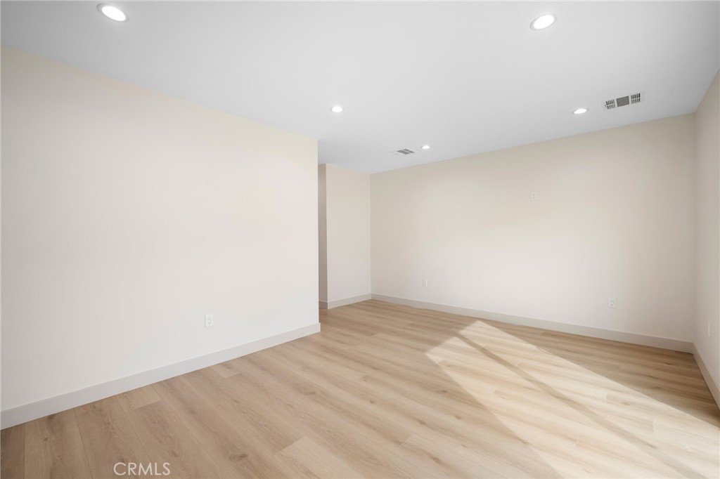 918 University Burbank, CA 91504 - Photo 16 of 30 a view of an empty room