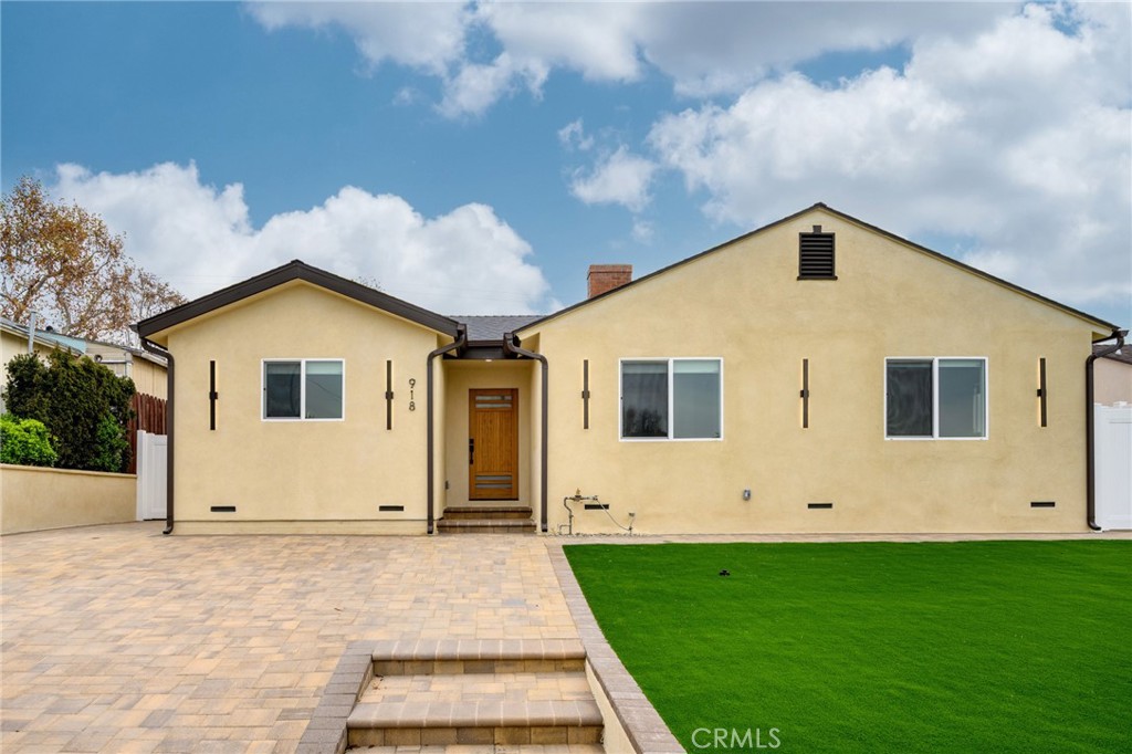 918 University Burbank, CA 91504 - Photo 2 of 30 a view of a house with backyard