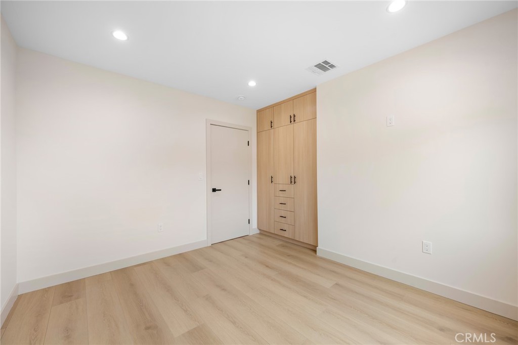 918 University Burbank, CA 91504 - Photo 24 of 30 a view of an empty room