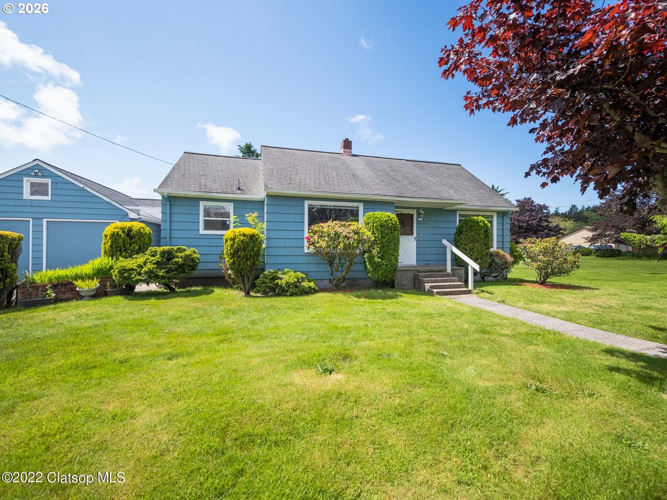 135 Southwest 2nd Street Warrenton, OR 97146 - Photo 15 of 46 a front view of a house with garden