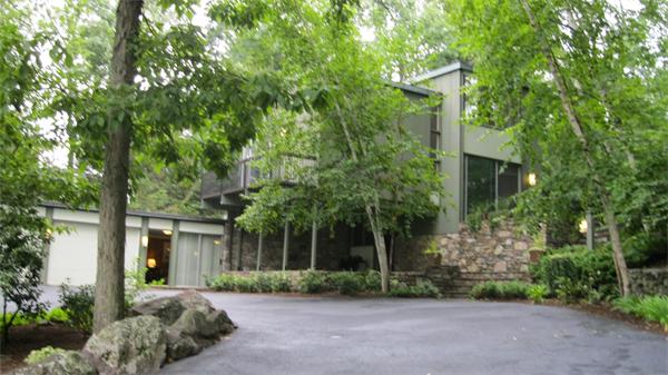 1 Oak Hill Road Worcester, MA 01609 - Photo 1 of 27 Gallery Image 1