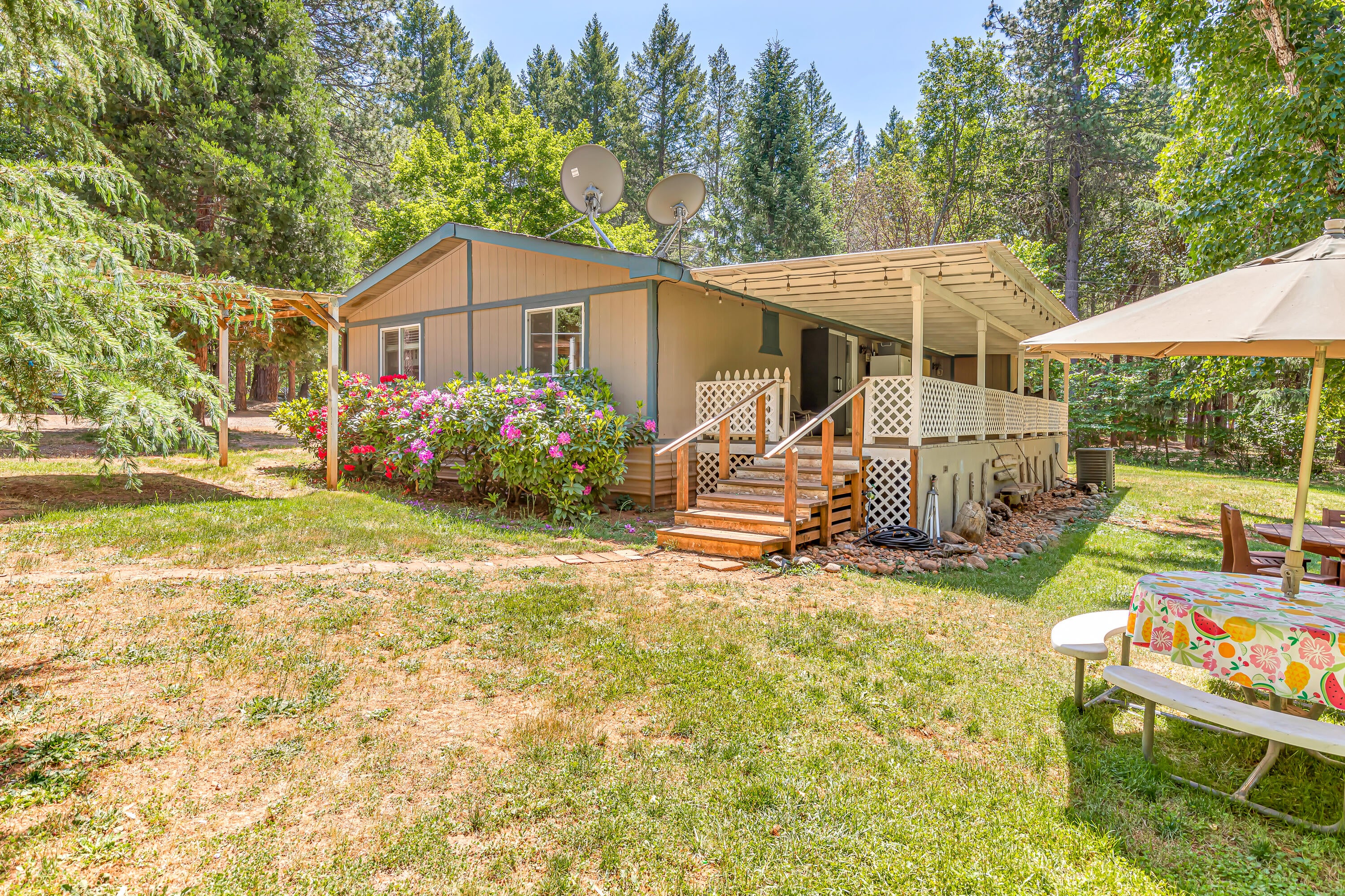 2680 Riverbanks Road Grants Pass, OR 97527 - Photo 3 of 49 9R9A3678