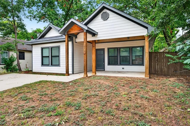 $1,525 | 211 West Murray Street, Denison, TX 75020