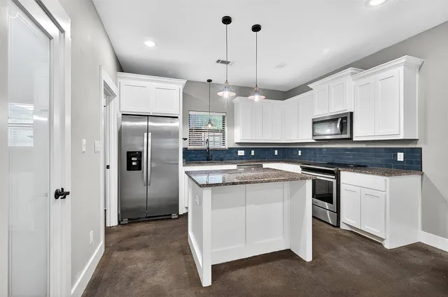 $1,525 | 211 West Murray Street, Denison, TX 75020