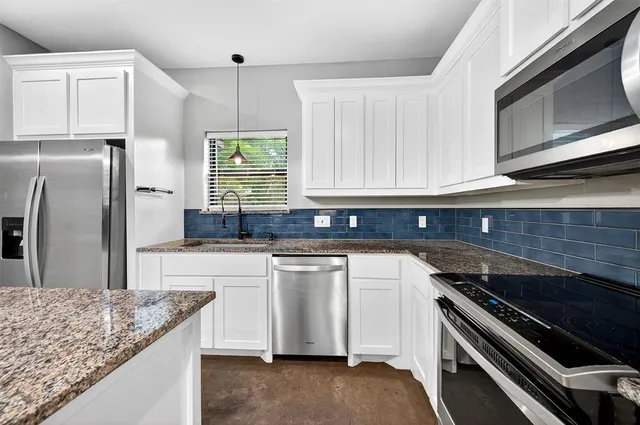 $1,525 | 211 West Murray Street, Denison, TX 75020