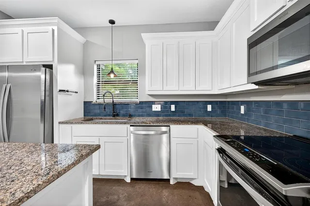 $1,525 | 211 West Murray Street, Denison, TX 75020