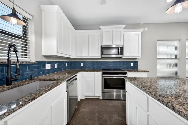 $1,525 | 211 West Murray Street, Denison, TX 75020