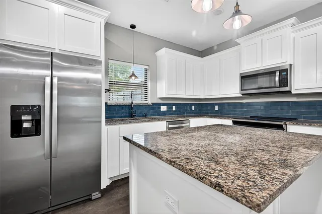 $1,525 | 211 West Murray Street, Denison, TX 75020