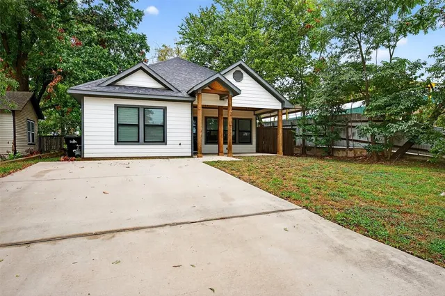 $1,525 | 211 West Murray Street, Denison, TX 75020