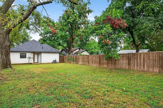 $1,525 | 211 West Murray Street, Denison, TX 75020