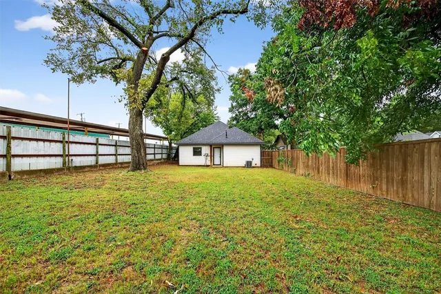 $1,525 | 211 West Murray Street, Denison, TX 75020