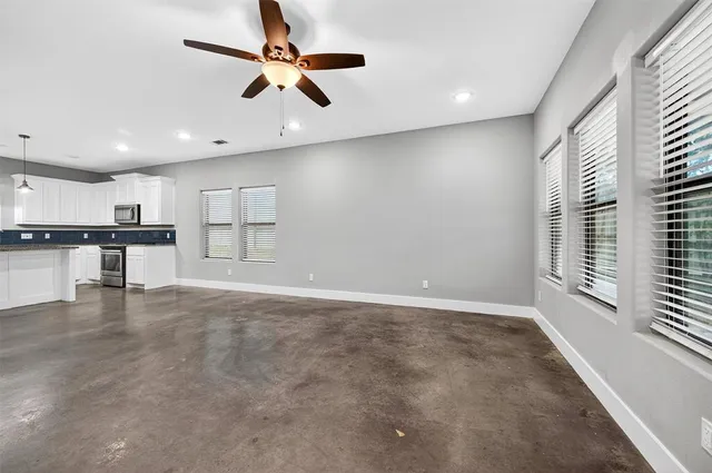 $1,525 | 211 West Murray Street, Denison, TX 75020