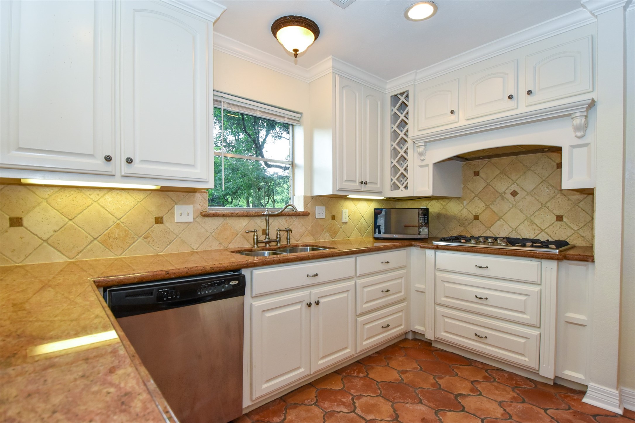 18603 Point Lookout Drive Houston, TX 77058 - Photo 8 of 31