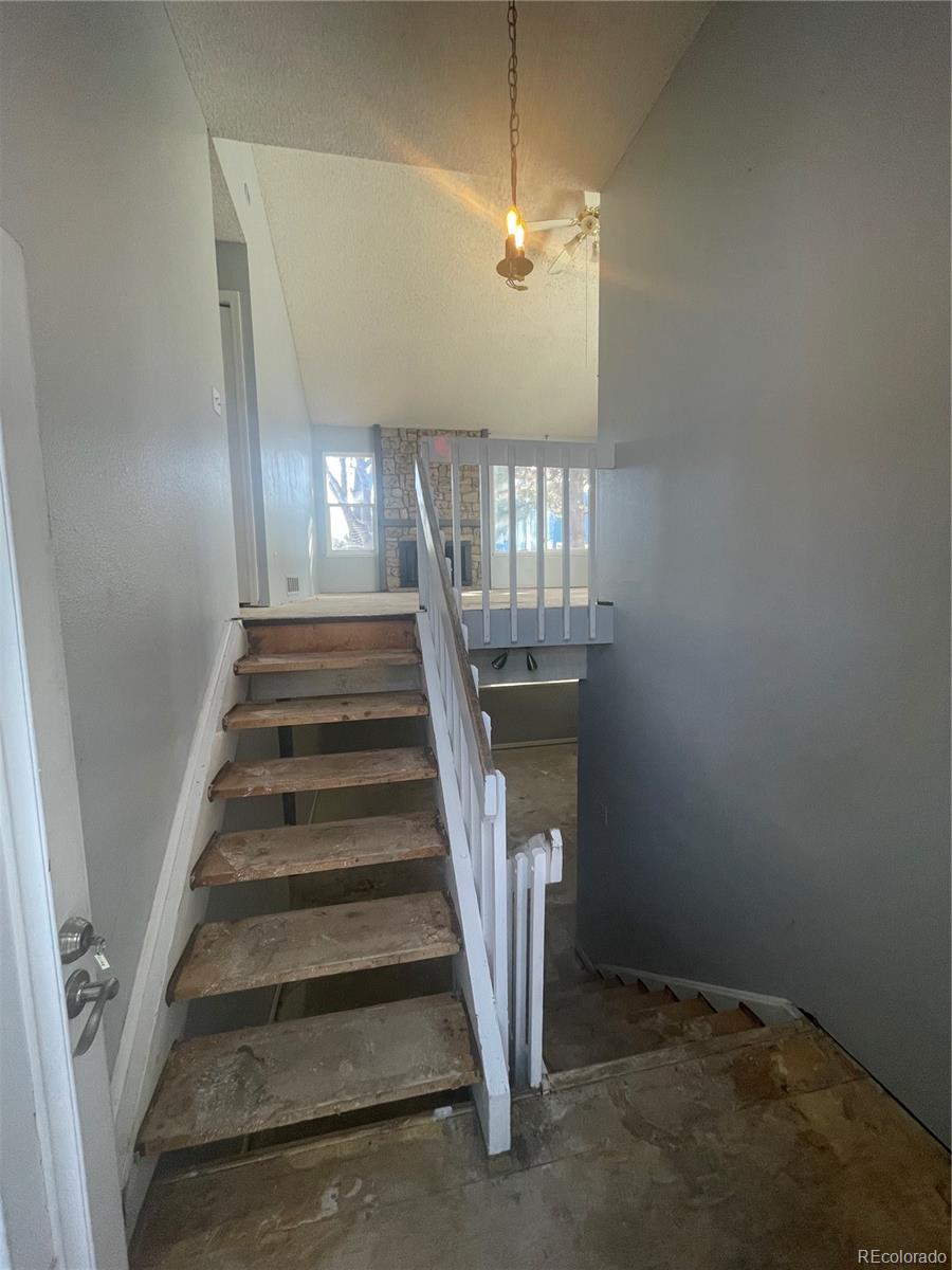 3817 South Ceylon Way Aurora, CO 80013 - Photo 2 of 18