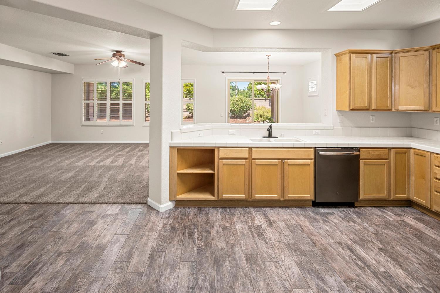 274 Lariat Loop Lincoln, CA 95648 - Photo 10 of 34 Kitchen Open to the Great Room
