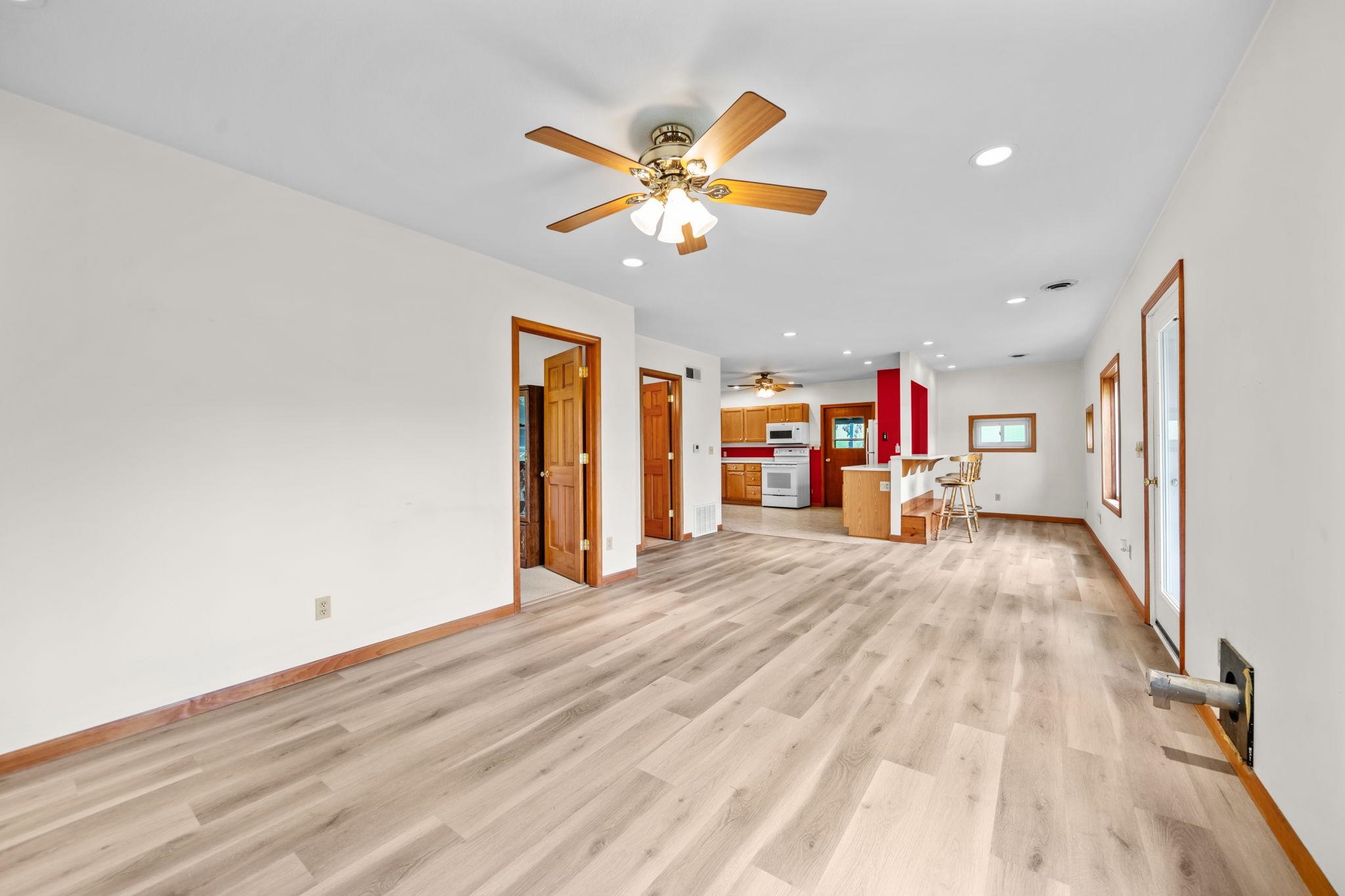 165 South Blackhawk Road Oregon, IL 61061 - Photo 4 of 31