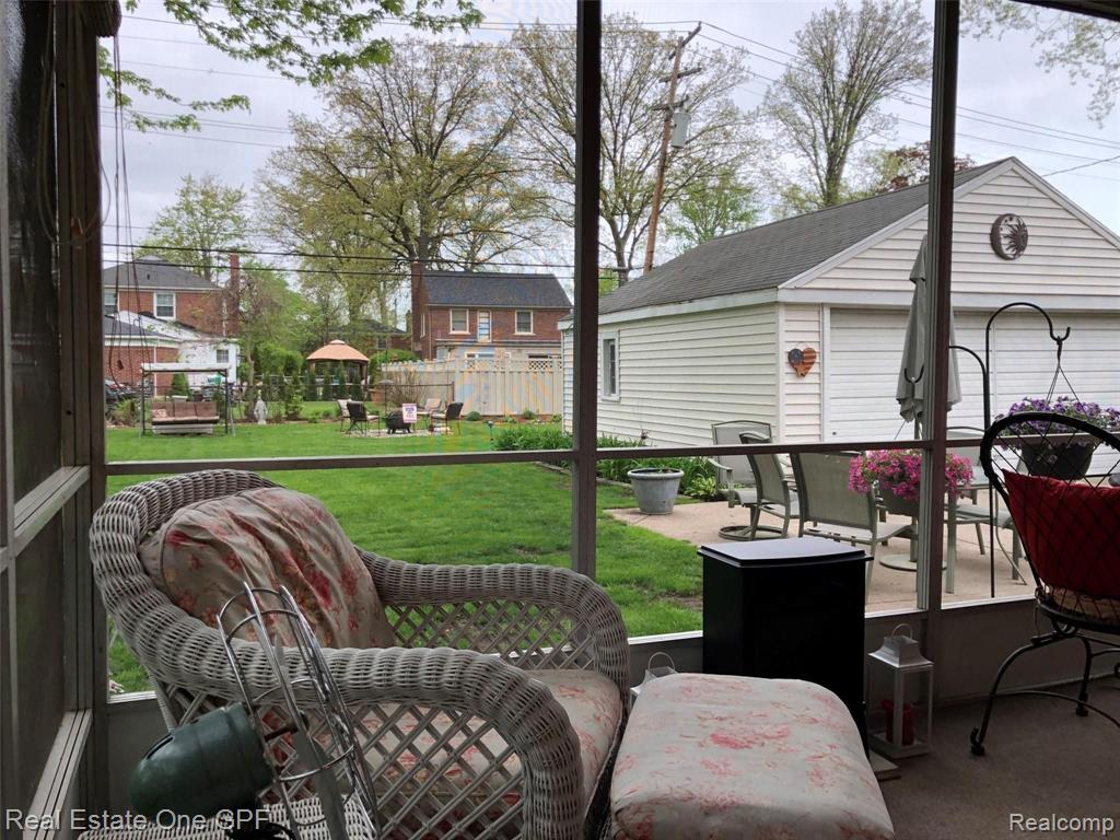 1876 Broadstone Road Grosse Pointe Woods, MI 48236 - Photo 16 of 53