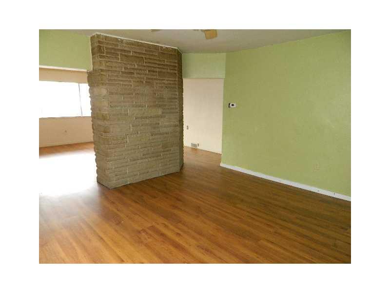 34 Highland Avenue McKees Rocks, PA 15136 - Photo 6 of 10 Dining Room.