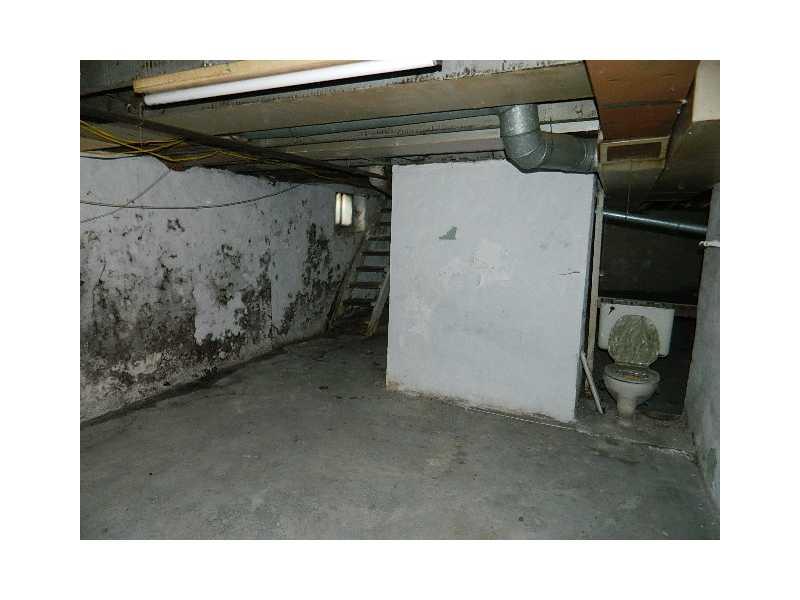 34 Highland Avenue McKees Rocks, PA 15136 - Photo 7 of 10 Basement/Game Room.