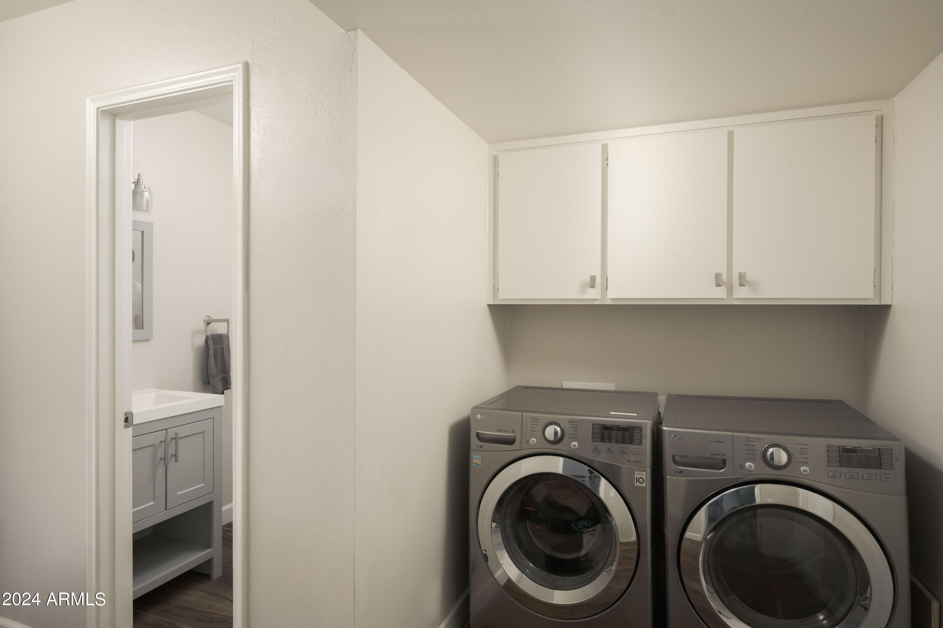 3525 East Cochise Road Phoenix, AZ 85028 - Photo 22 of 29 Interior Laundry