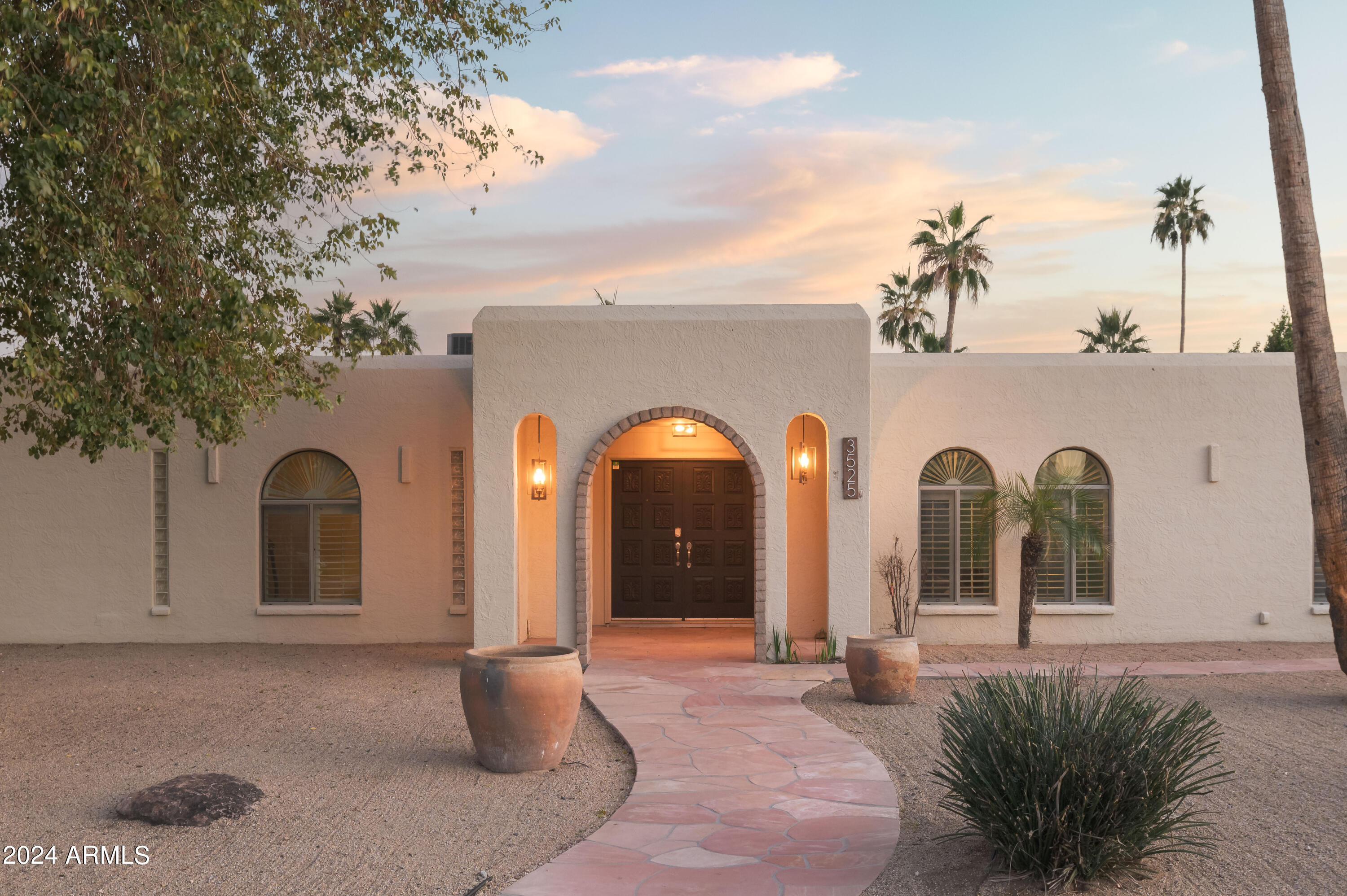 3525 East Cochise Road Phoenix, AZ 85028 - Photo 4 of 29 Front