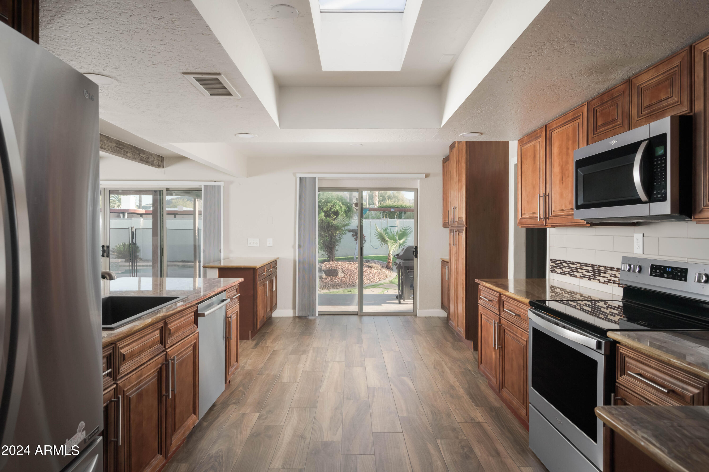 3525 East Cochise Road Phoenix, AZ 85028 - Photo 7 of 29 Kitchen