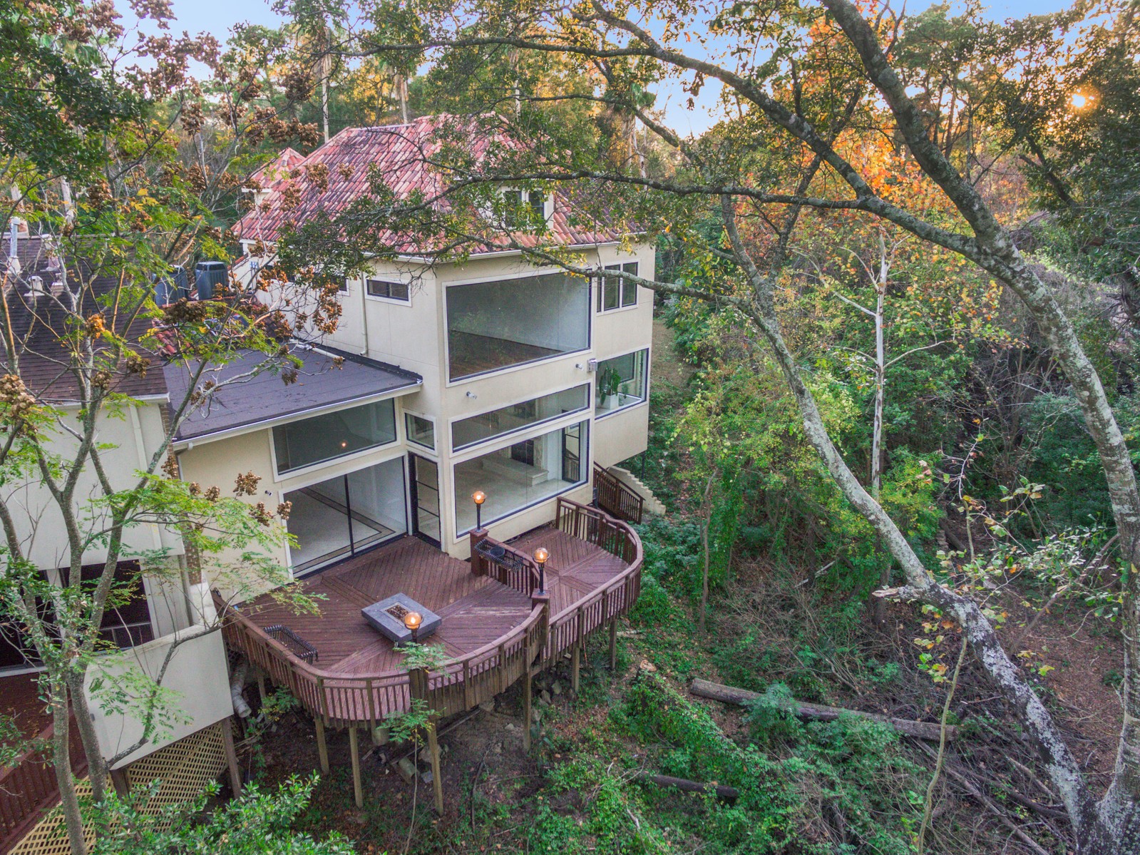 15 West Shady Lane, Unit B Houston, TX 77063 - Photo 18 of 18 an aerial view of a house with a yard table and chairs