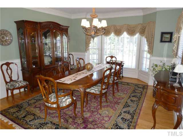 114 Lantern Ridge Lane Cary, NC 27519 - Photo 10 of 25 You will love to host those holiday meals in this spacious and elegant dining room. Features include a bay window, immaculate oak hardwood flooring, and heavy millwork to include triple crown, chair and picture molding. Dining Room