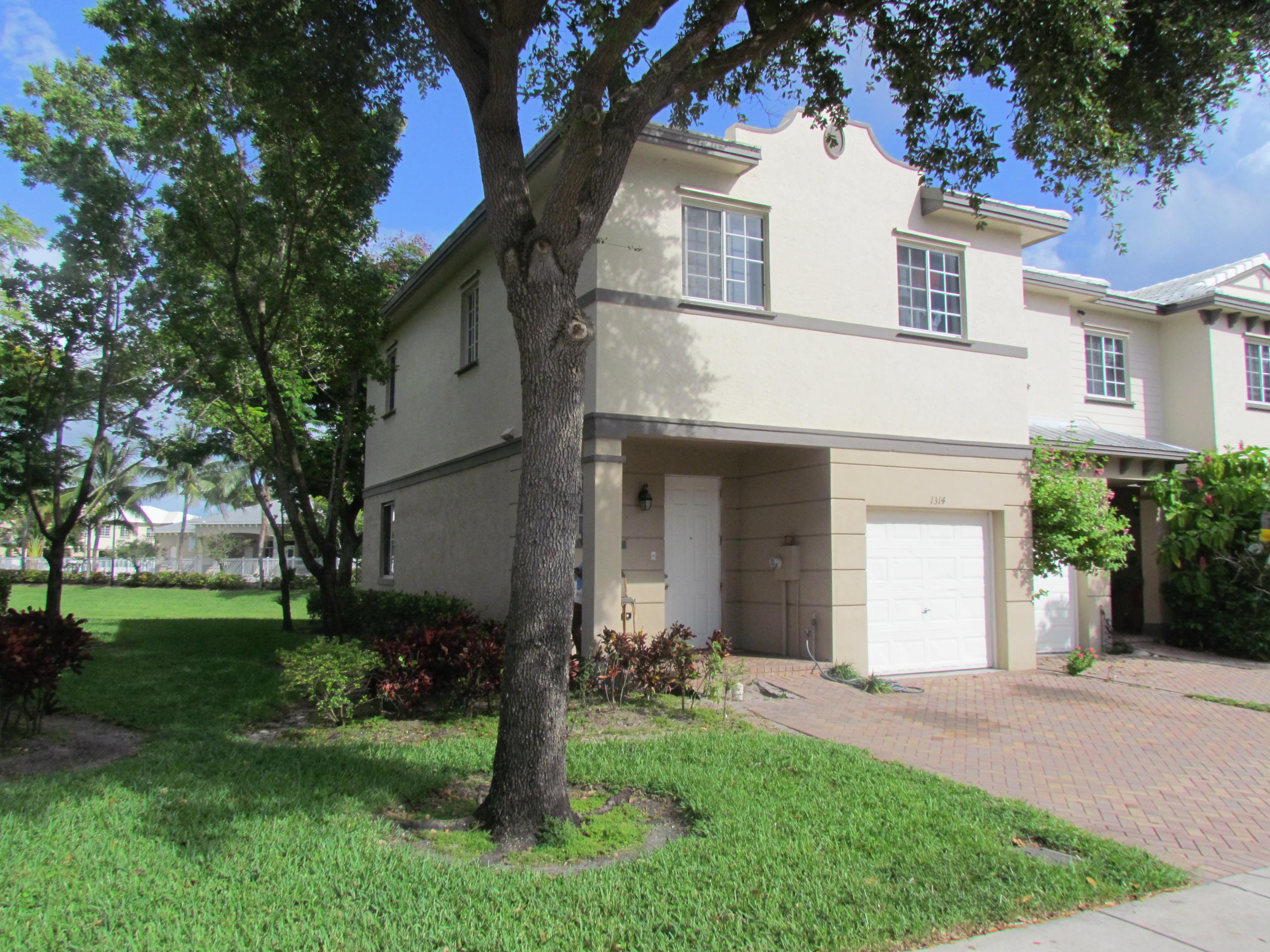 1314 Lucaya Drive Riviera Beach, FL 33404 - Photo 2 of 29 IMG_4817